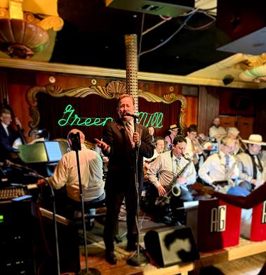 Frank Lamphere singing at the famous Green Mill jazz club in Chicago