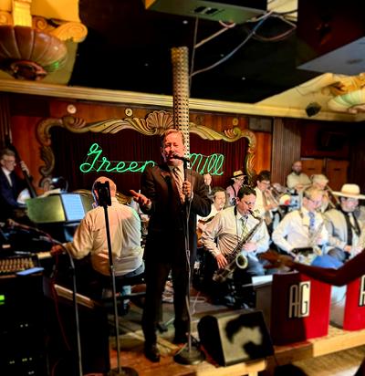 Frank Lamphere singing at the famous Green Mill jazz club in Chicago
